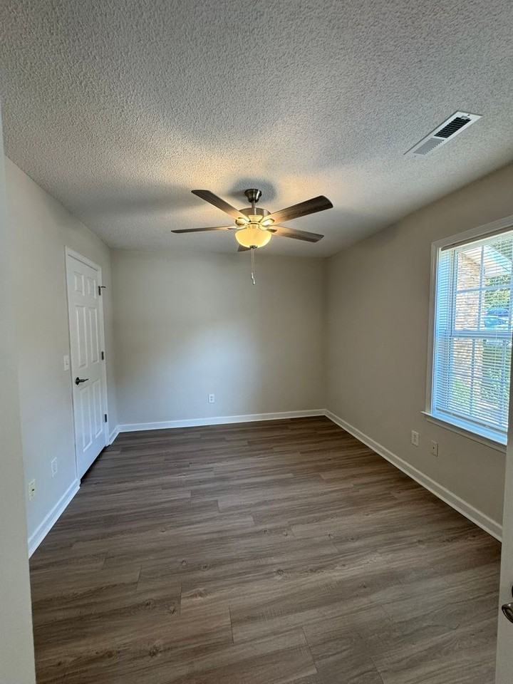 122 Springwood Ln - Photo 7 of 15