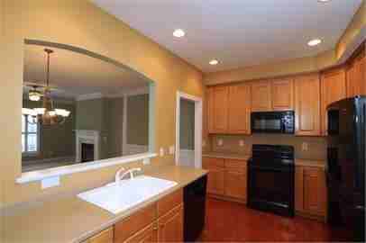 504 Crown St - Photo 4 of 50