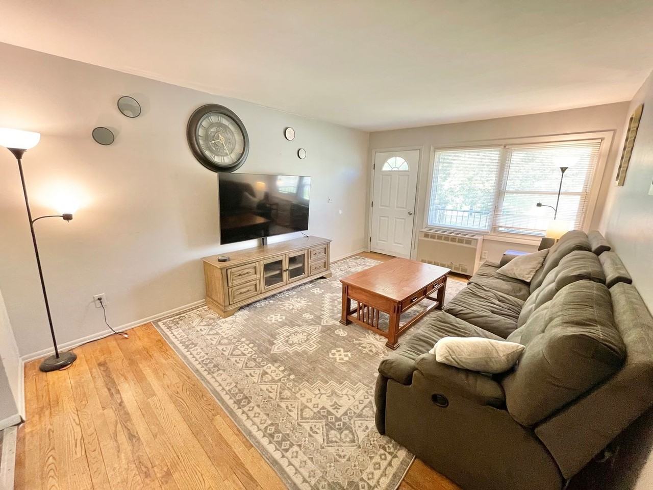 203 Harbor Rd - Photo 2 of 23