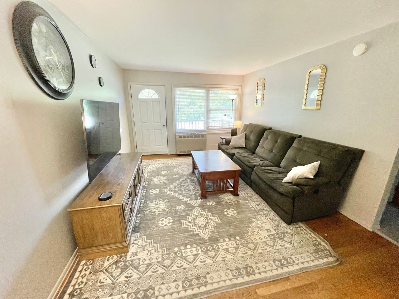 203 Harbor Rd - Photo 4 of 23