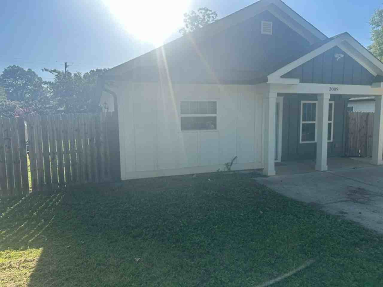 3009 Reid Ave - Photo 3 of 3