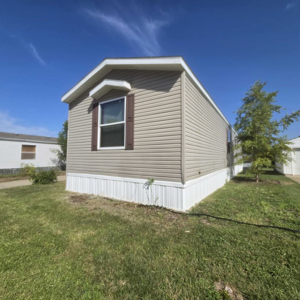 318 Se Autumn Park Dr #24 - Photo 2 of 21