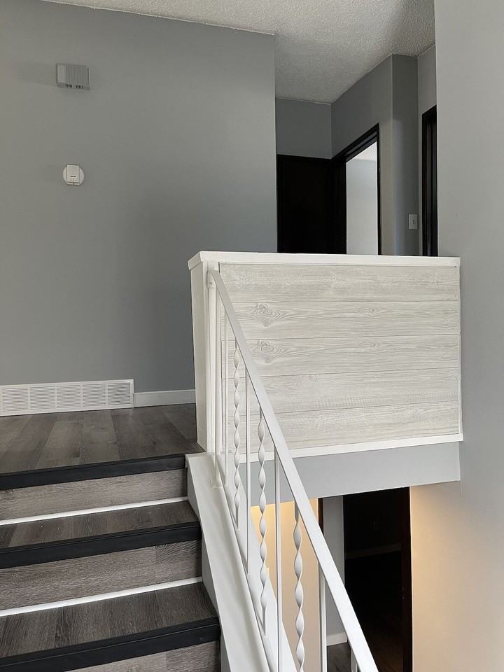 7552 Huntridge Cres Ne - Photo 5 of 11