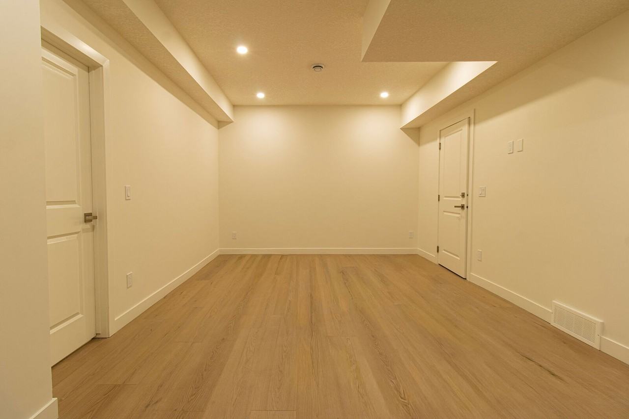 5124 17 Ave Nw - Photo 4 of 8