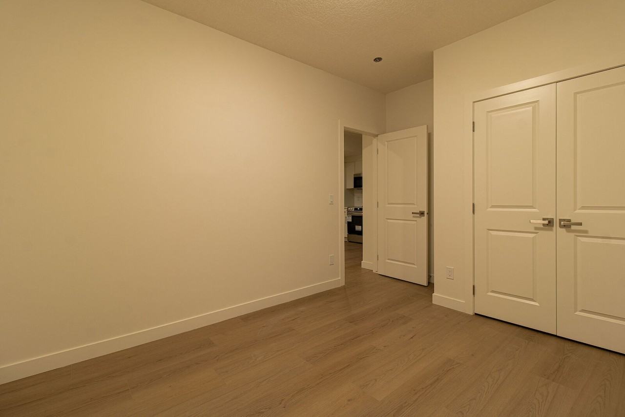 5124 17 Ave Nw - Photo 7 of 8
