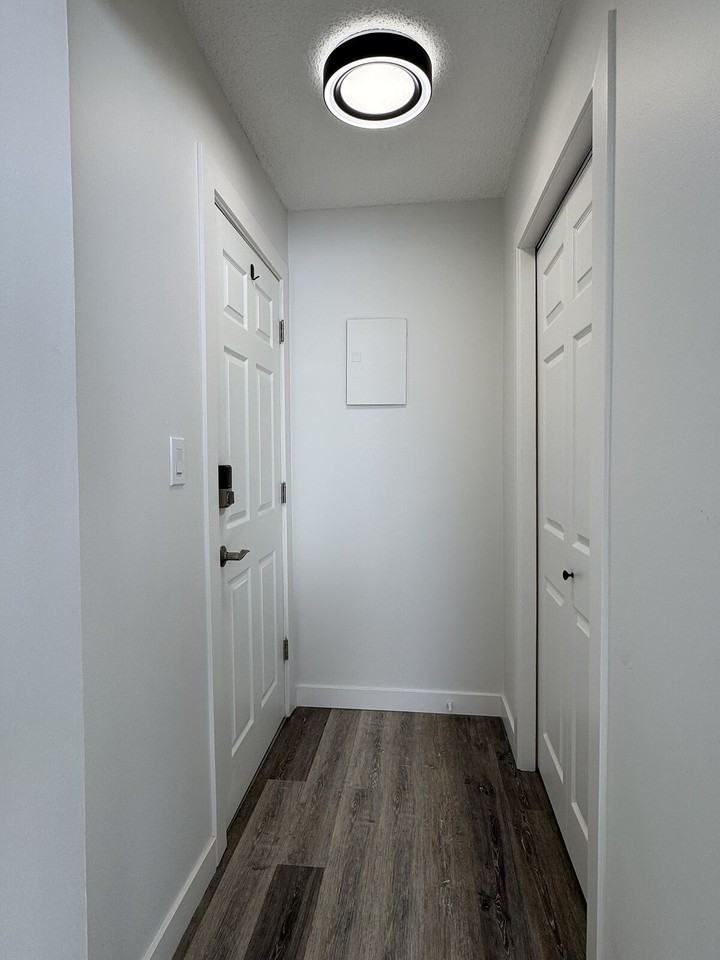 4512 75 St Nw - Photo 5 of 11