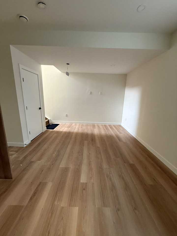 516 22 Ave Nw - Photo 3 of 15