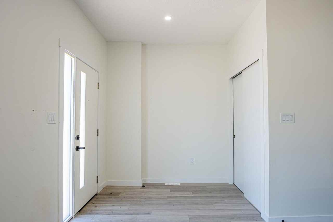 10631 155 St Nw - Photo 3 of 50