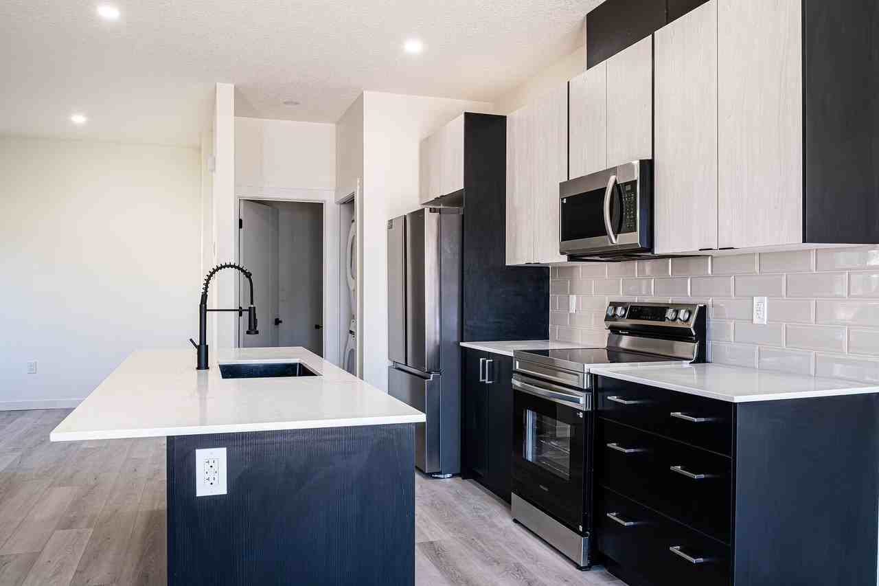 10631 155 St Nw - Photo 4 of 50