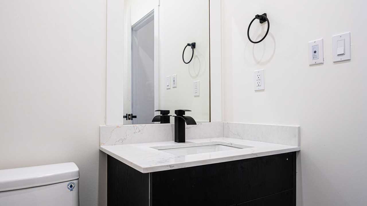 10631 155 St Nw - Photo 7 of 50