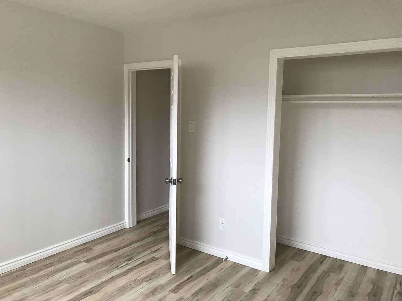 1094 Athlone Street #13 - Photo 4 of 9
