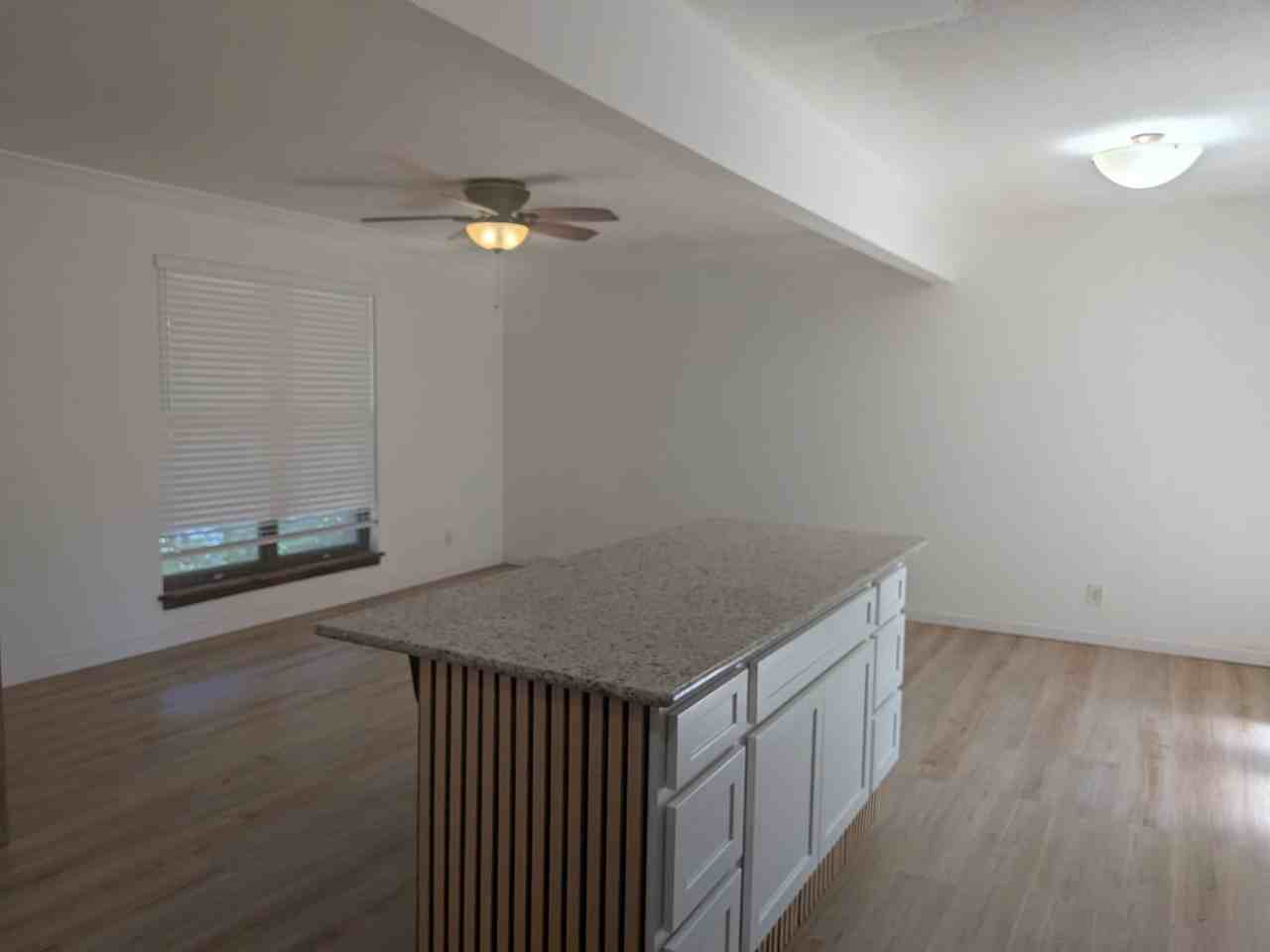 1901 N South Trails Ter - Photo 5 of 33