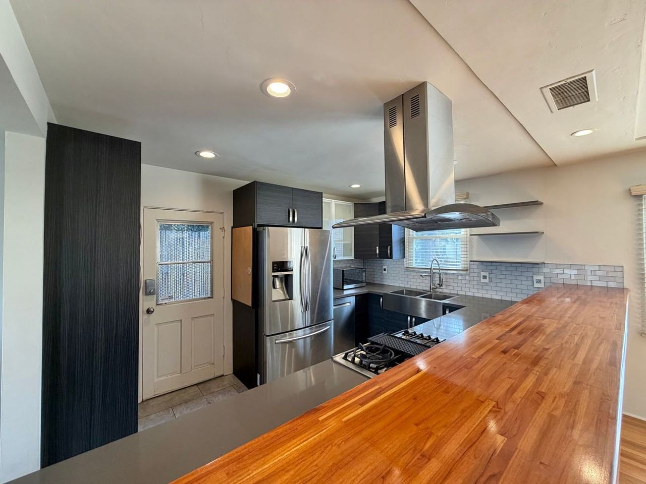 4535 49th St - Photo 4 of 18
