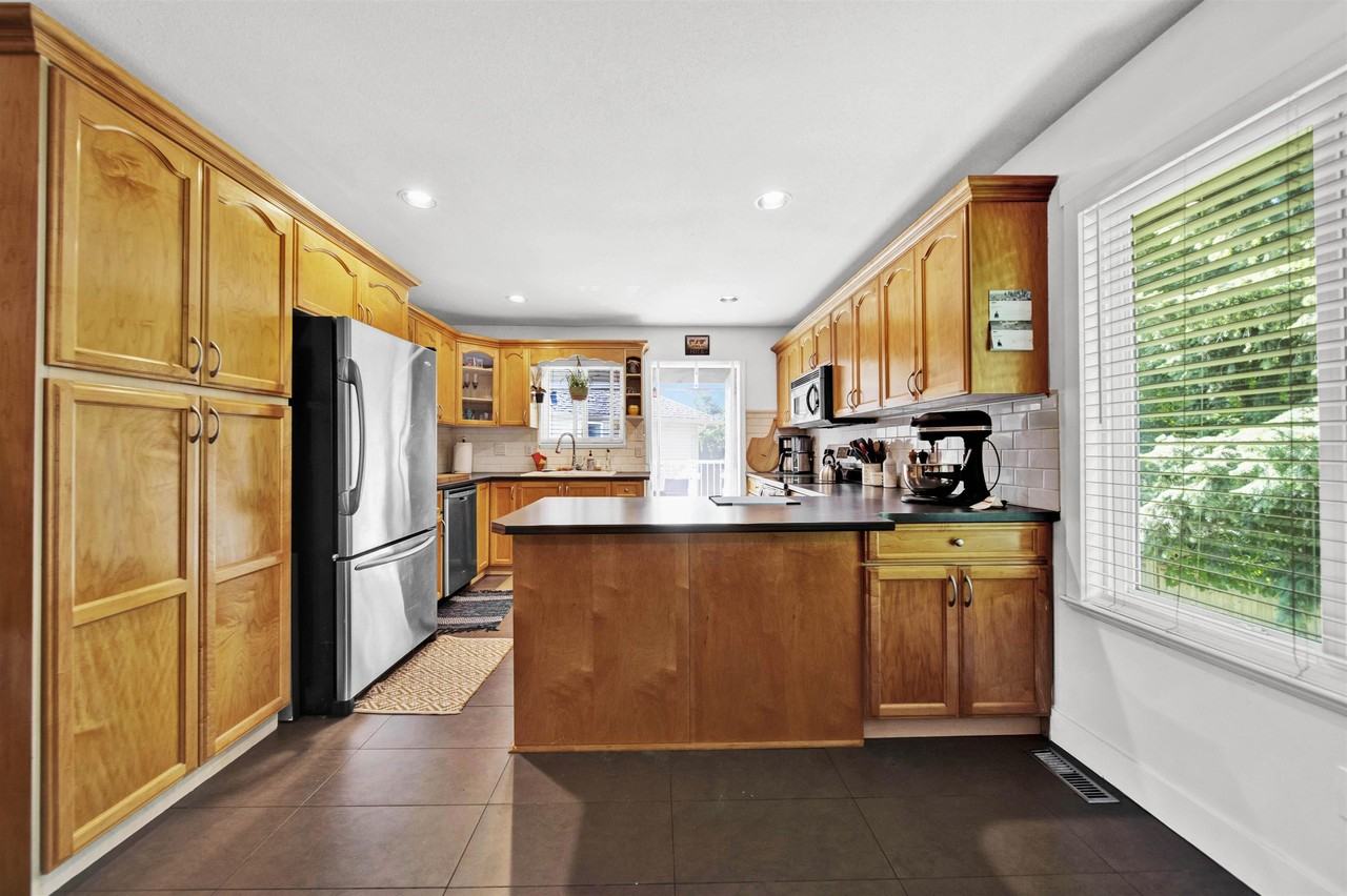 27229 27 Avenue - Photo 2 of 17