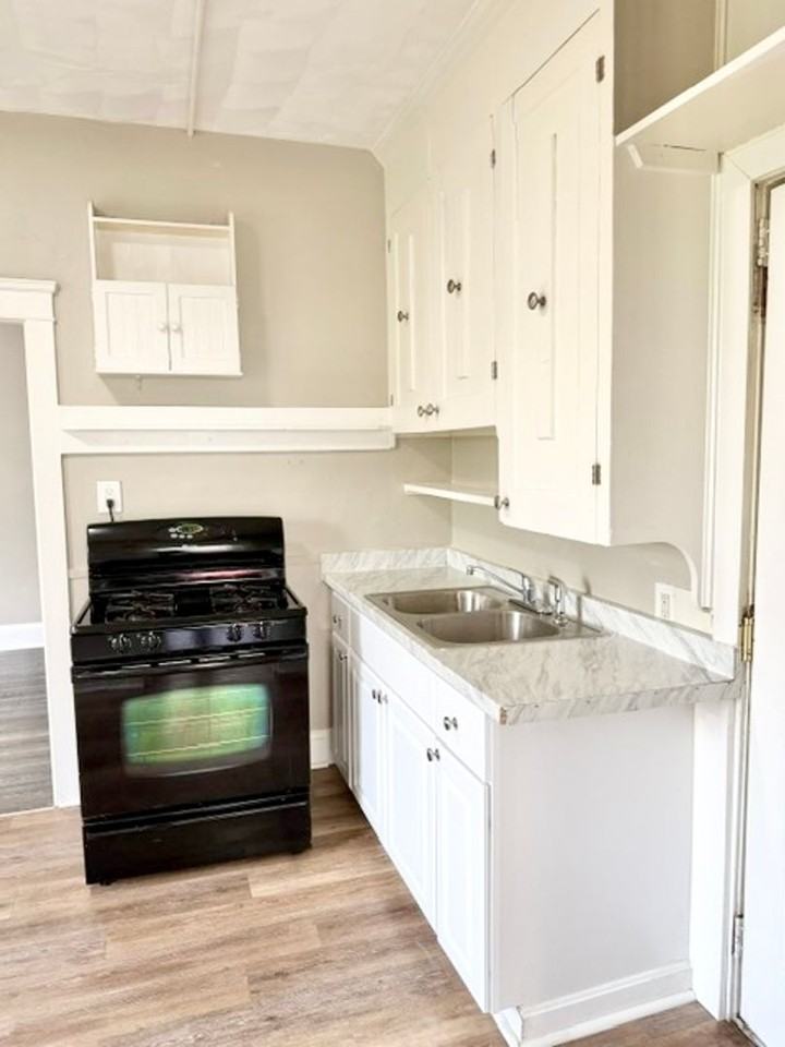 161 Montgomery St #4 - Photo 2 of 7