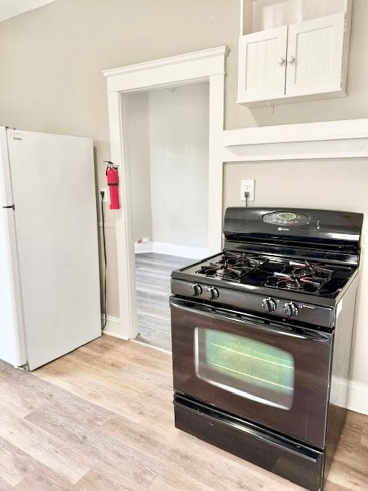 161 Montgomery St #4 - Photo 3 of 7