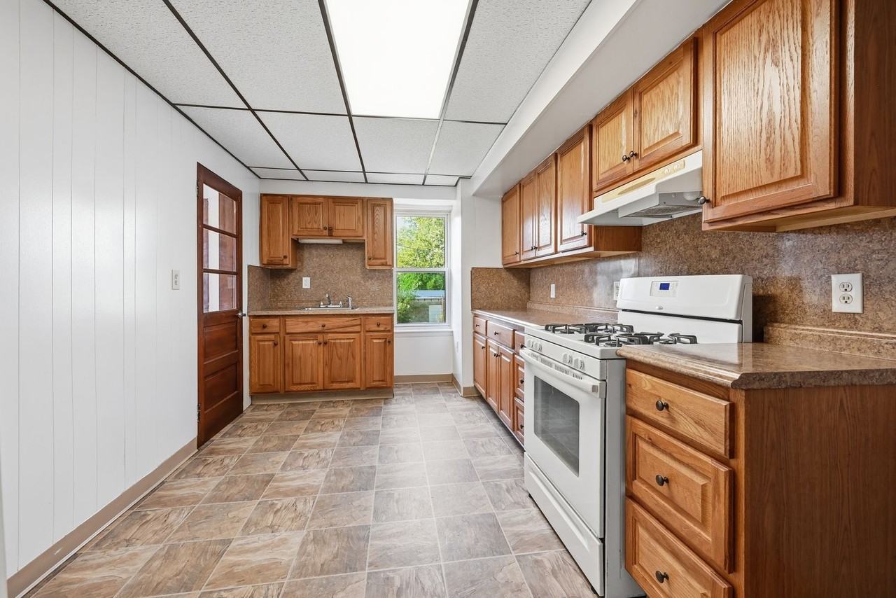 2223 Forest Street - Photo 5 of 37