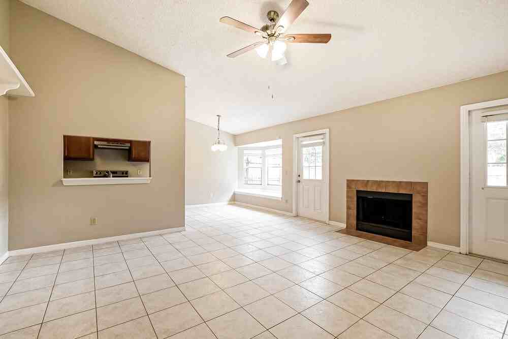 9324 Pavillion Dr - Photo 4 of 16