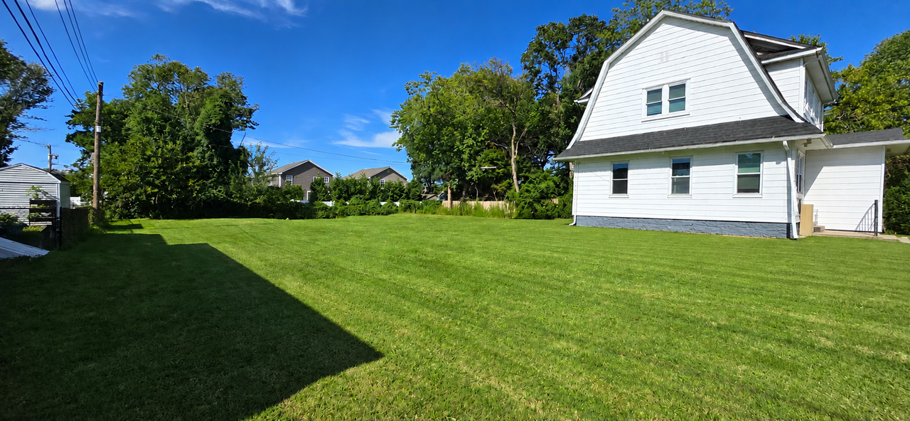 135 Rosewood Ave - Photo 3 of 16