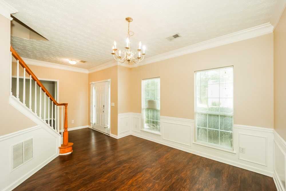 8639 Glendevon Ct - Photo 5 of 17