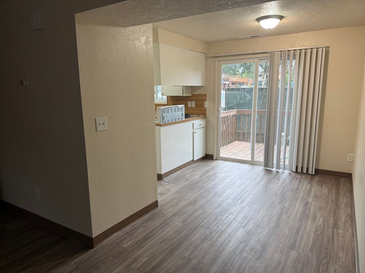 454-180 Stoneway Apartments - Photo 2 of 6