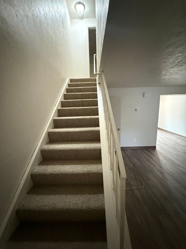 454-180 Stoneway Apartments - Photo 3 of 6