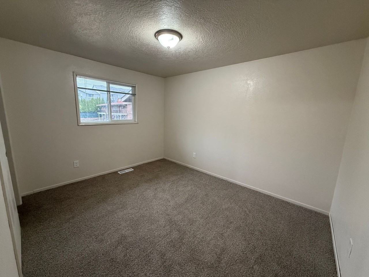 454-180 Stoneway Apartments - Photo 4 of 6