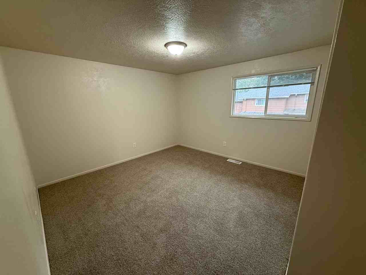 454-180 Stoneway Apartments - Photo 5 of 6