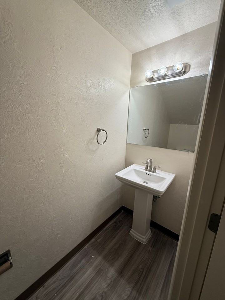 454-180 Stoneway Apartments - Photo 6 of 6