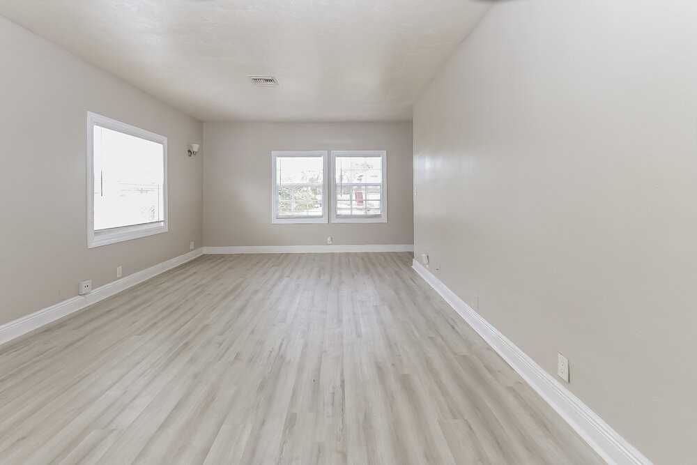 720 51st St - Photo 5 of 16