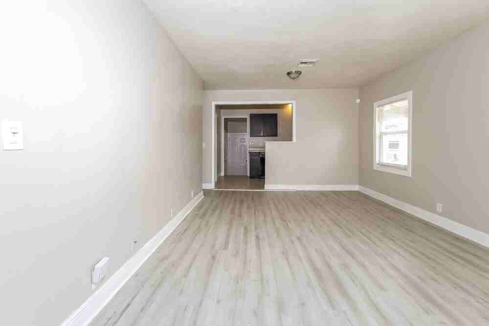 720 51st St - Photo 6 of 16