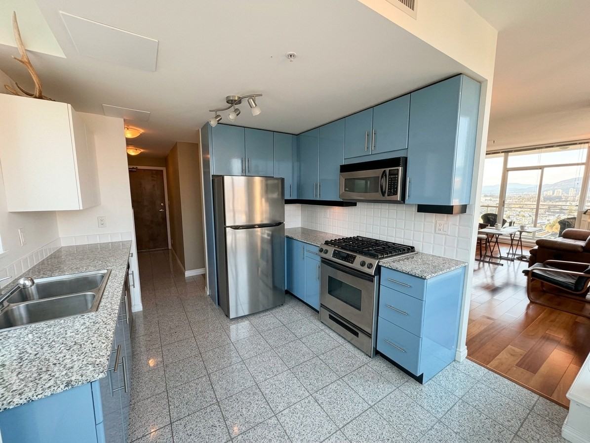 138 Esplanade East #22nd Floor - Photo 4 of 20