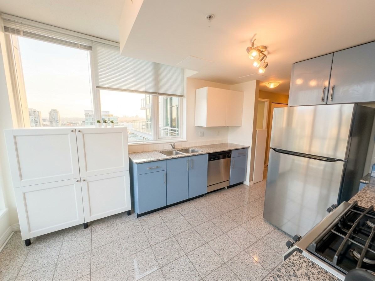 138 Esplanade East #22nd Floor - Photo 5 of 20