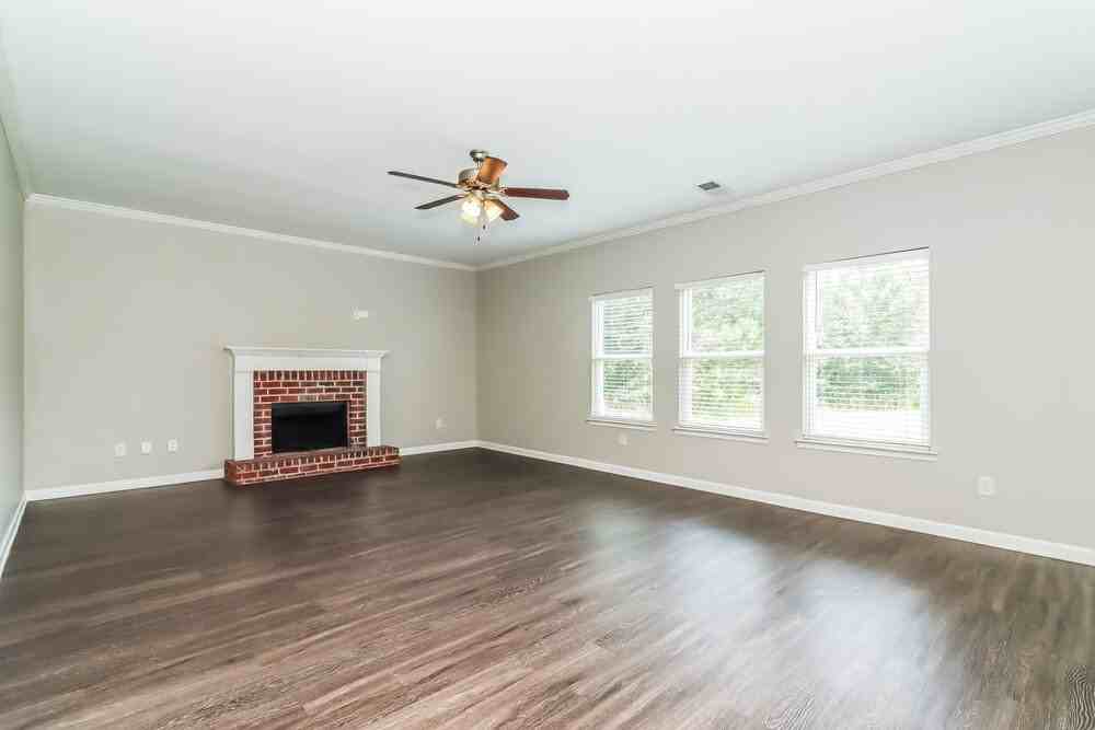 601 Fieldcrest Dr - Photo 4 of 16
