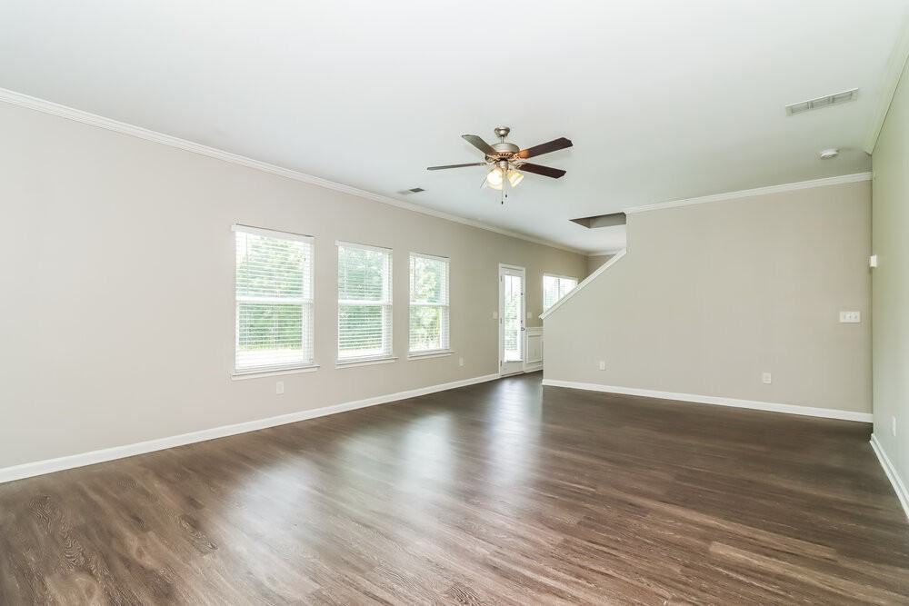 601 Fieldcrest Dr - Photo 5 of 16