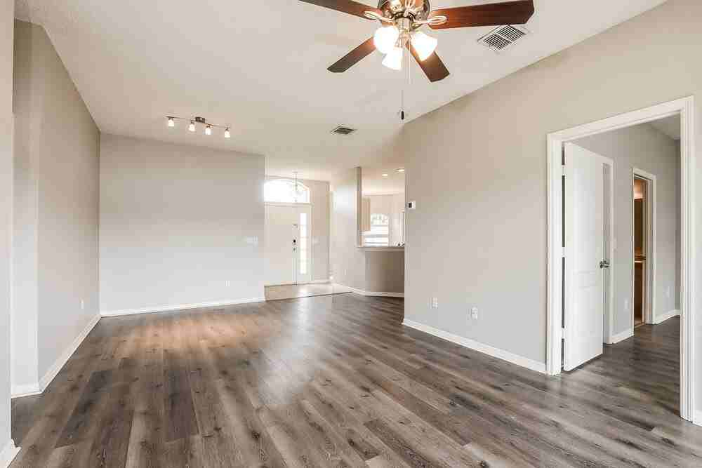 4244 Waterside Pointe Cir - Photo 4 of 16
