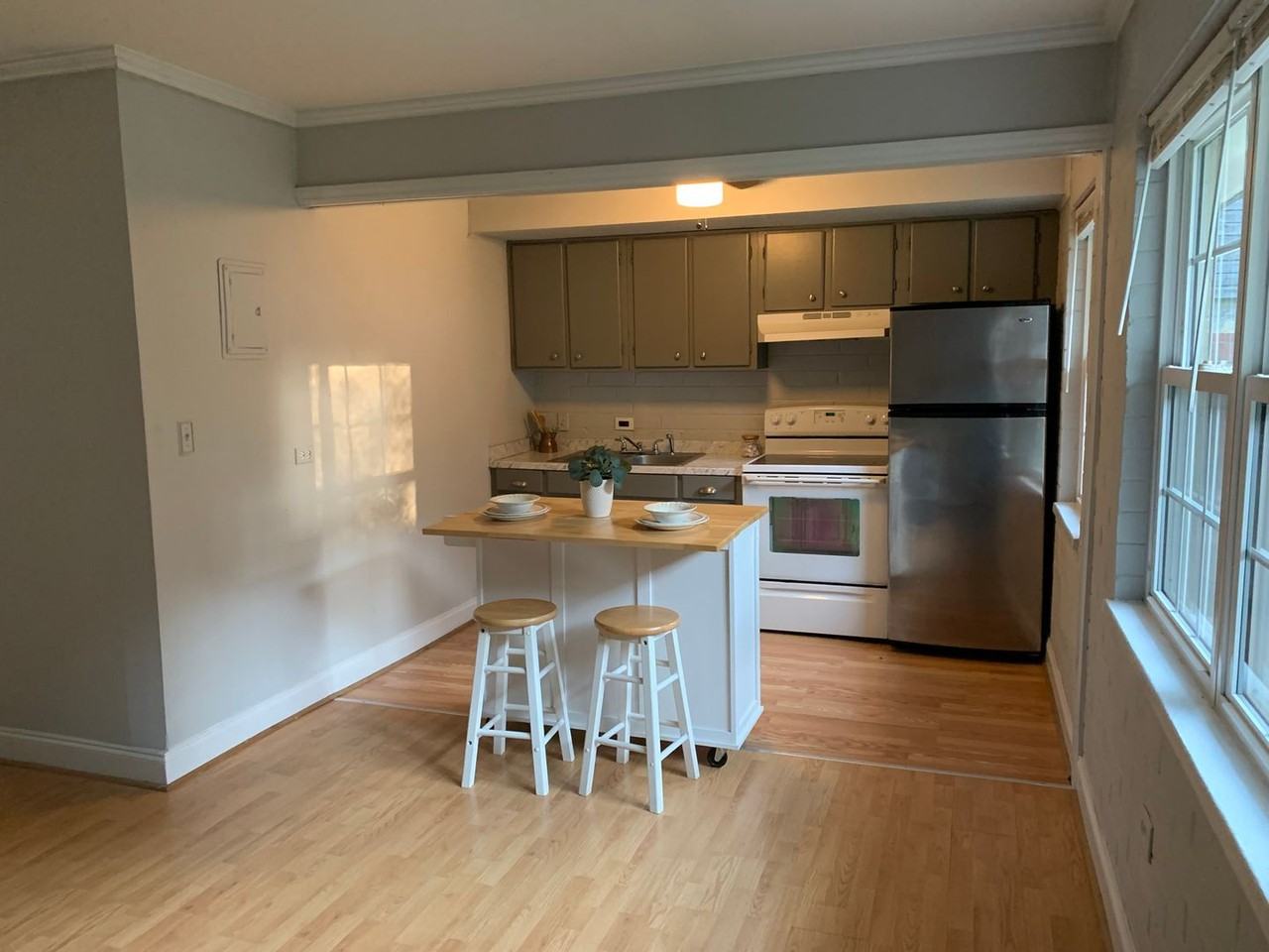 1617B Fulton Ave - Photo 4 of 11