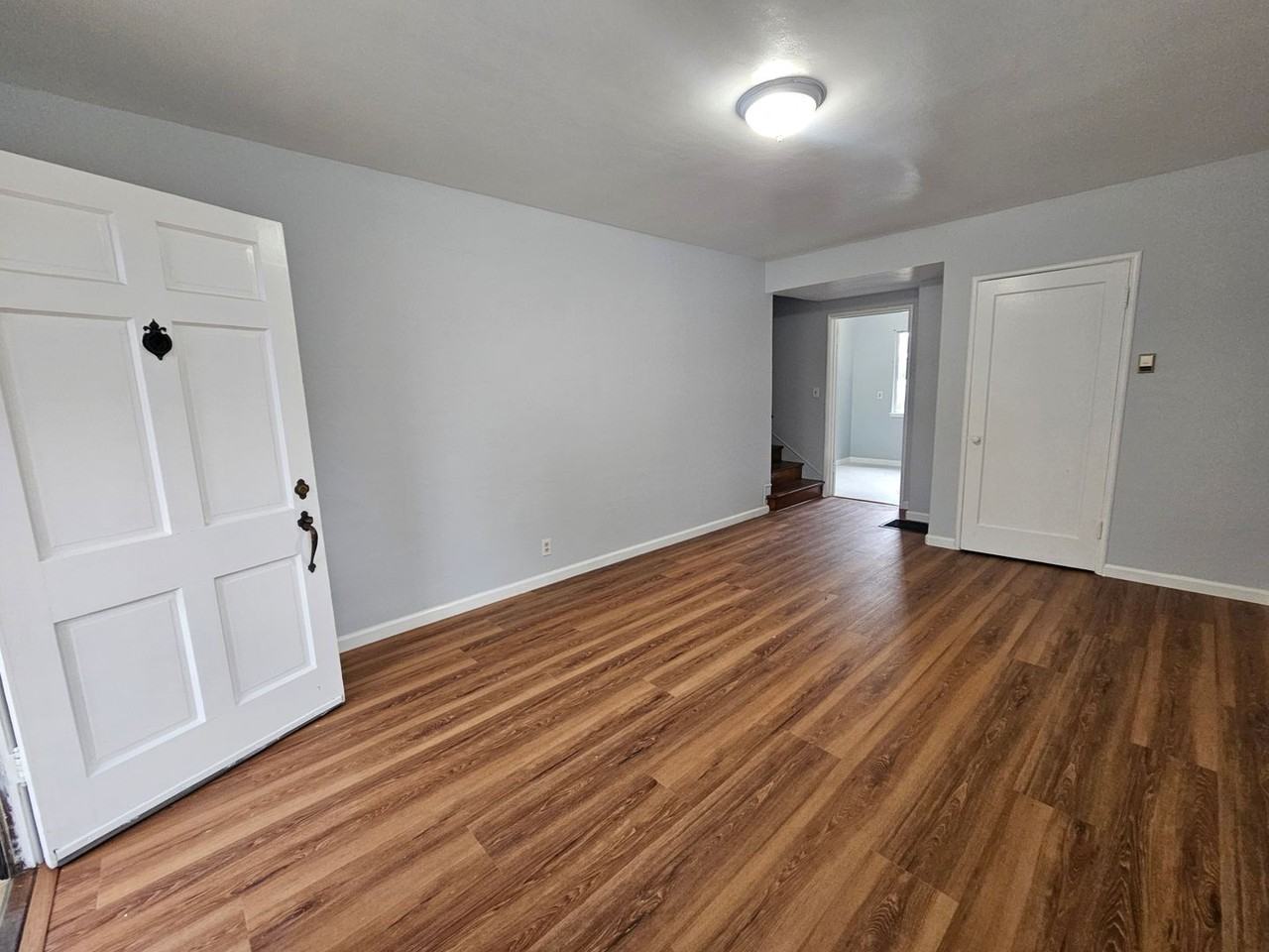 647 38th St - Photo 5 of 8