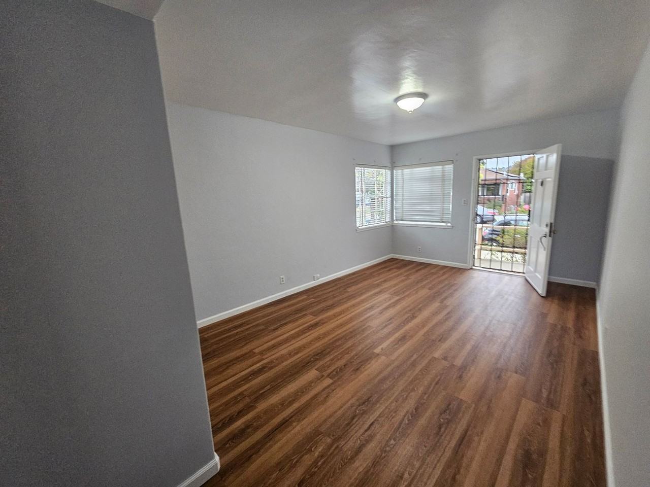 647 38th St - Photo 6 of 8