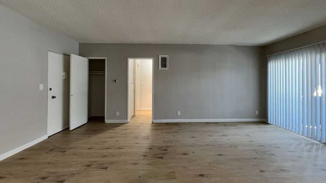CMY - Bon Chere Apartments - Photo 3 of 4