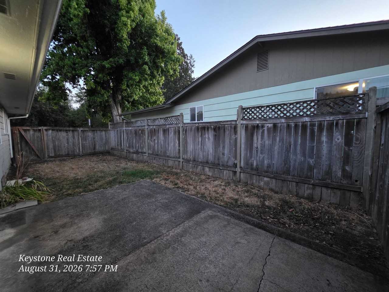 3590 Hilyard St - Photo 5 of 11