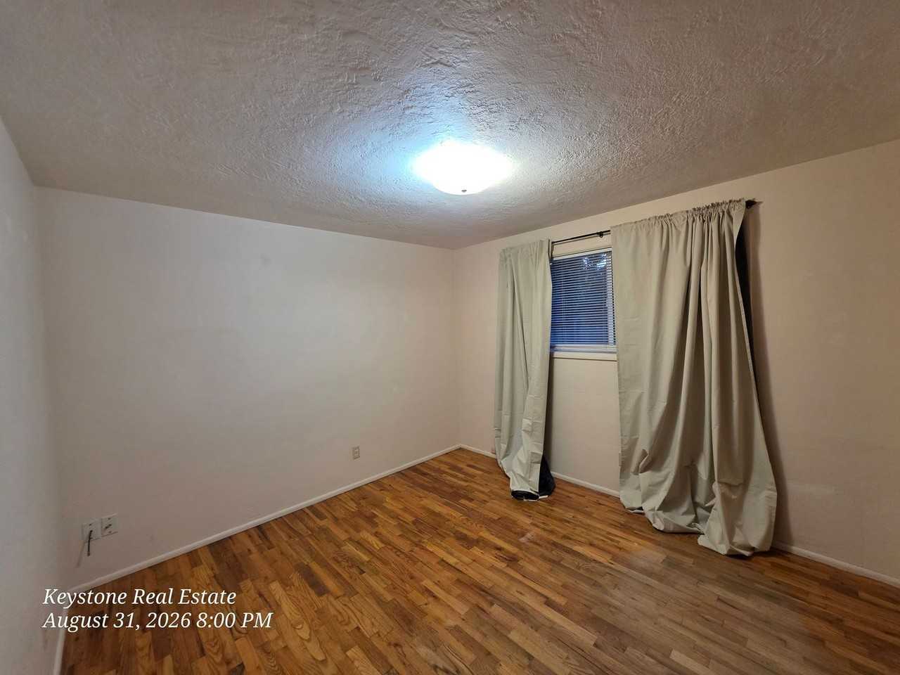 3590 Hilyard St - Photo 6 of 11