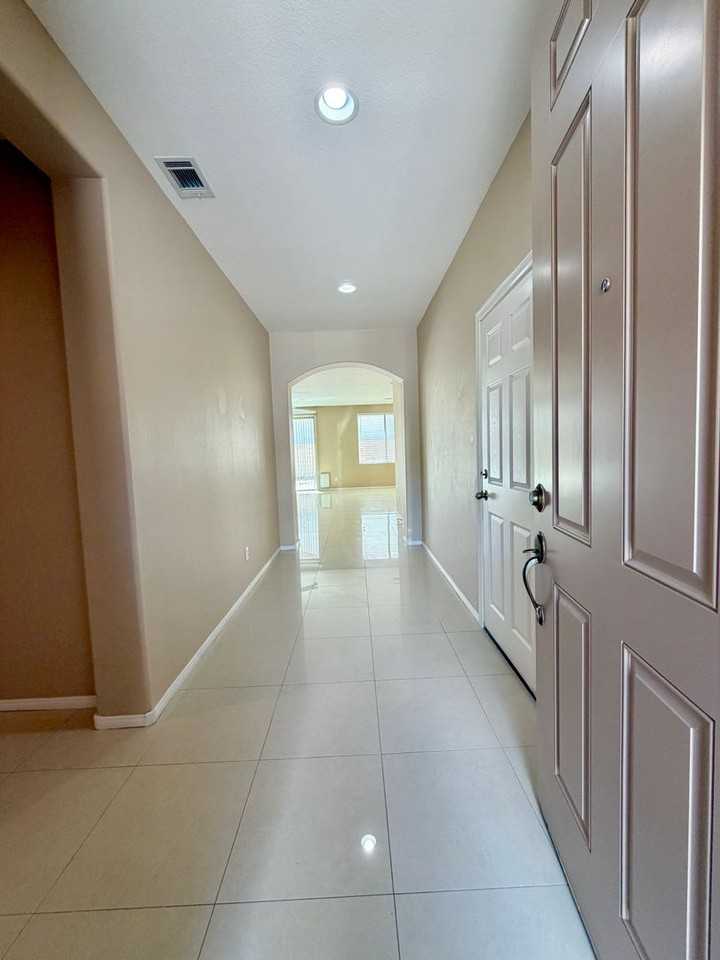 7493 Longhorn Lodge Ave - Photo 4 of 32
