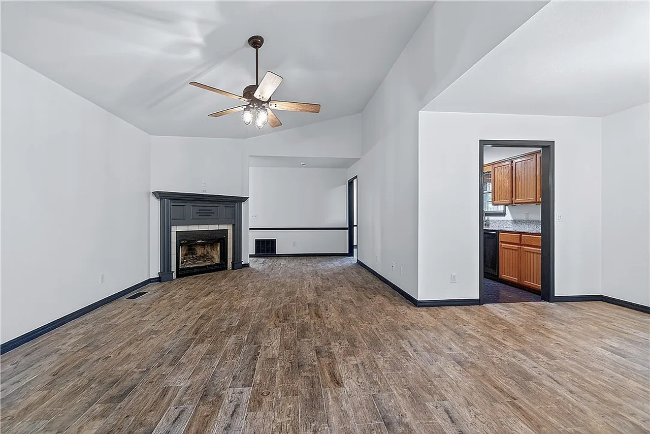 8517 Spruce Dr - Photo 4 of 28