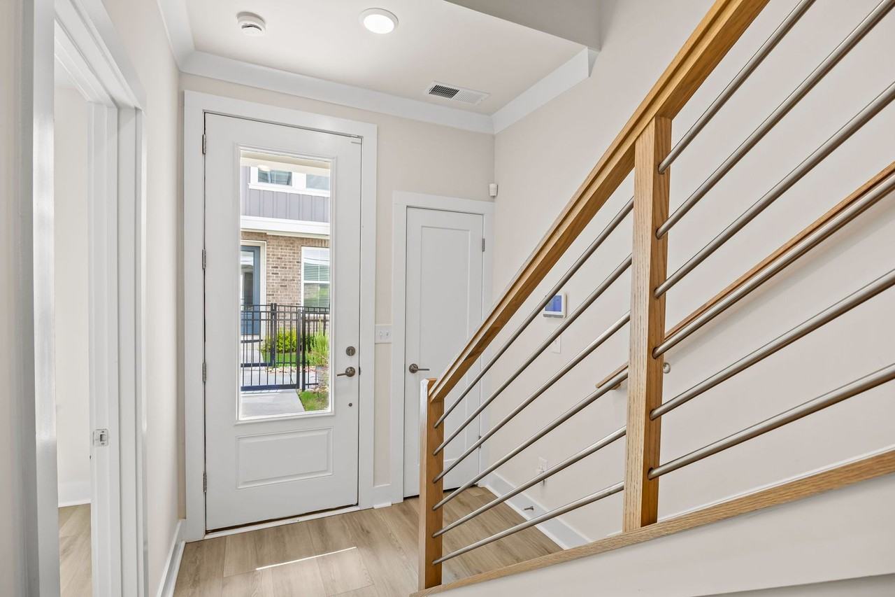 3213 Zenith Ln - Photo 5 of 40