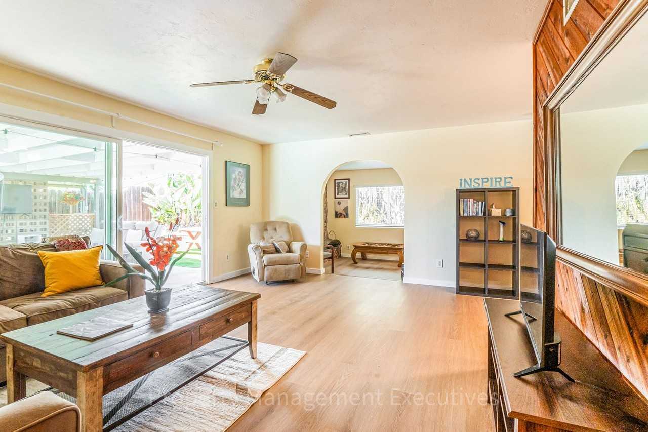 6344 Arms Lake Ave - Photo 7 of 19