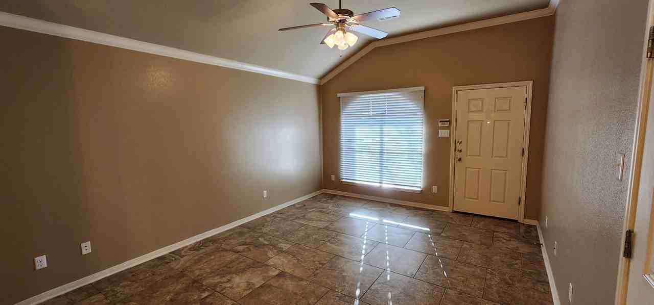 3109 Lineage Loop Unit B - Photo 4 of 41