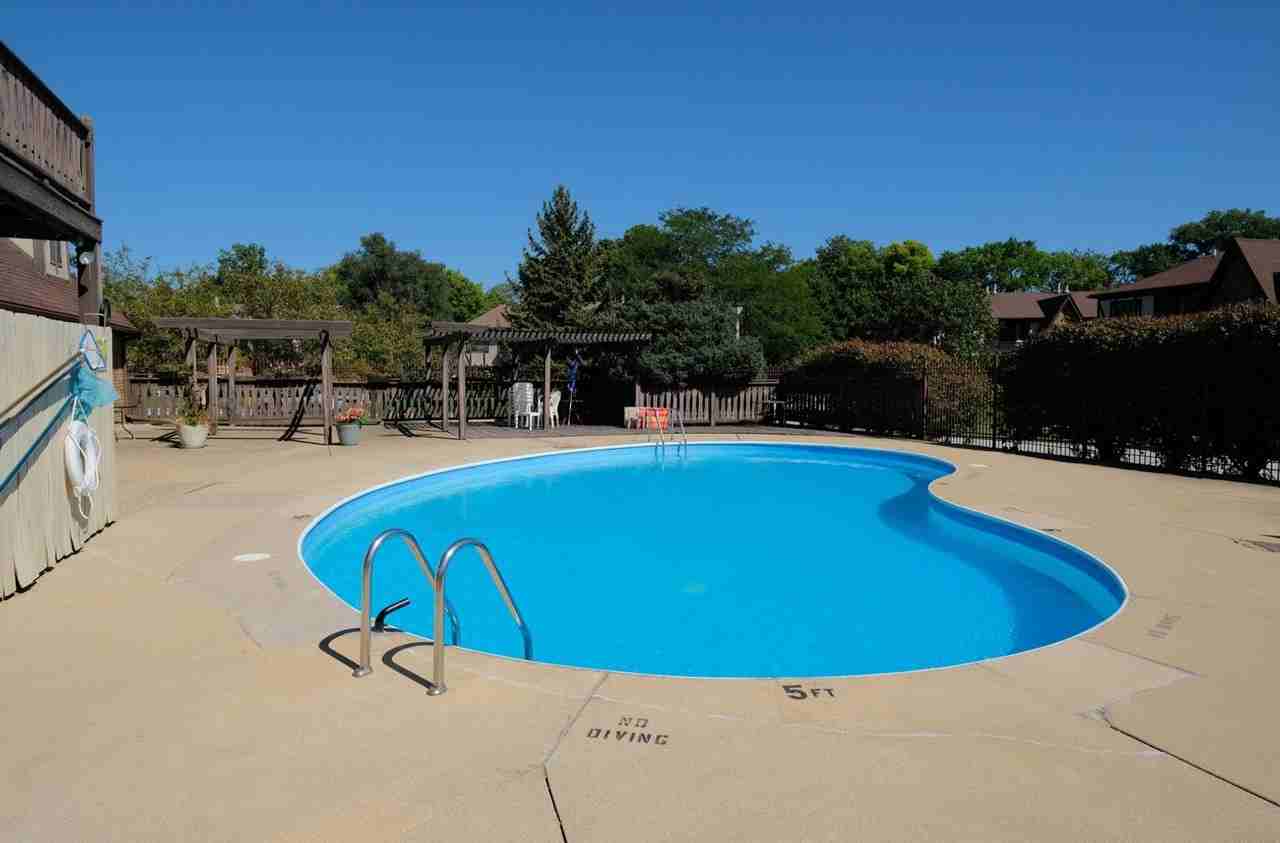 2010 Tracy Dr - Photo 2 of 2