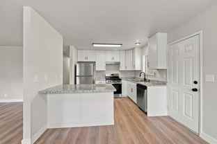 1143 - 1145 LeBrun Ln A-B - Photo 1 of 1