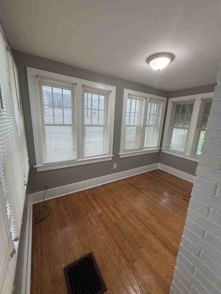 317 Mosley Dr - Photo 3 of 6